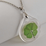 five_leaf_clover_acrylic_necklace.jpg